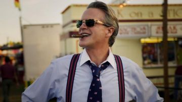 The sunglasses of the mayor of Hawkins / Larry Kline( Cary Elwes) in Stranger Things (S03E06)