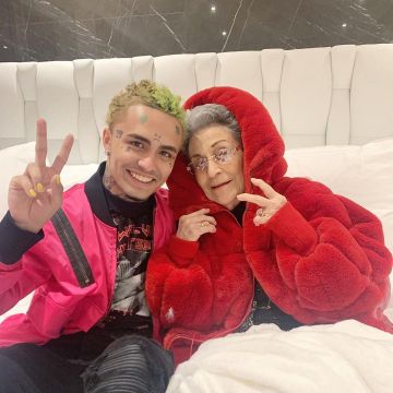 Pink Jacket worn by Lil Pump on his In­sta­gram Ac­count @Lilpump