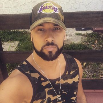 The pendant Seine Zoo Records carried by Mekra on the account Instagram @Mekra_screw