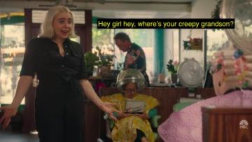 The combination worn by Annie Marks (Mae Whitman) into Good Girls (S02E03)