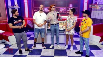 Le jean porté par Sqeezie dans la vidéo YouTube BLIND­TEST DES ANNÉES 80 feat. Na­too, Squee­zie, Léo­pold, Tales From The Click, PV Nova