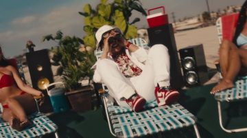 Nike Air Jordan sneakers porté par Trippie Redd dans Alright musique de la vidéo par Wiz Khalifa feat. Preme