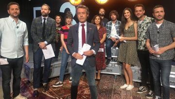 Le robe imprimé à fines bretelles portée par Lilia Hassaine sur le plateau de Quotidien le 28 juin 2019