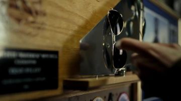 Les lunettes de soleil Portées par Maverick (Tom Cruise dans Top Gun: Maverick