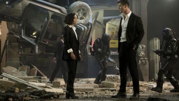 Bottes portées par l'Agent M (Tessa Thompson) comme on le voit dans les Hommes en Noir: International