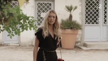 La ceinture dorée portée par Johanna Perrier (Mathilde Jaillette) dans Un si grand soleil