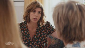 The top floral worn by Sandrine (Juliette Tresanini) in Tomorrow belongs to us (Episode 514)