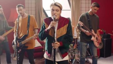 The jacket of Ben Barlow in the clip Parachute from Neck Deep