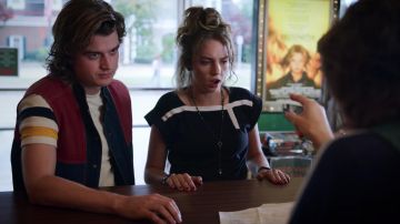 Black and white shirt as worn by Robin (Maya Hawke) in Stranger Things (S03E08)