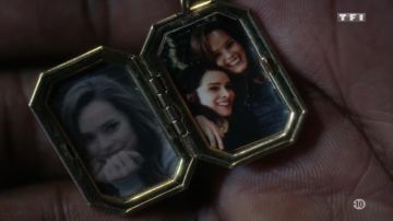 The locket with 2 pictures of Lucy Preston (Abigail Spencer) in Timeless