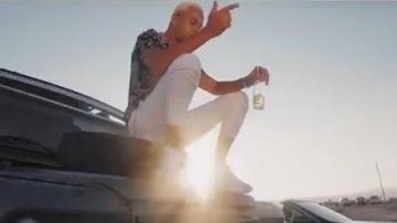 Los pantalones blancos que lleva Naps en su clip Vovo