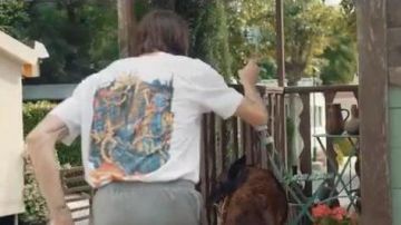 Le t-shirt porté par Roméo Elvis dans son clip Soleil