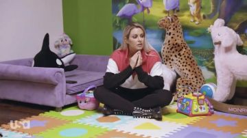 Les bottines perlées portées par Maryse Mizanin dans Miz & Mrs