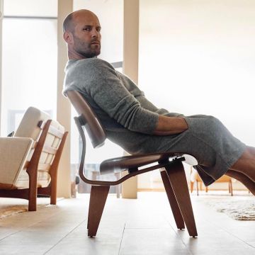 Suéter gris o jersey usado por Jason Statham en su cuenta de Instagram @jasonstatham