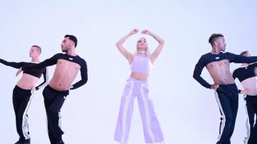 Purple pants with white stripes worn by Pabllo Vittar in Pabllo Vittar feat. Charli XCX - Flash Pose (Official Choreography)
