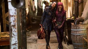 The blue jacket worn by Evie (Sofia Carson) in The Descendants 2