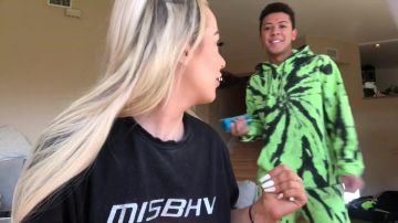 Le vert Lime, noir et tie-dye sueur costume porté par imari stuart dans préparez-vous avec moi le jour de mon Mariage (la vérité sur tout)