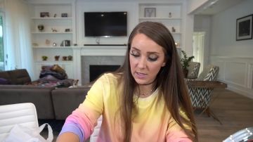 Chandail porté par Jenna Marbles, je Me suis Donné Une Claire du Relooking de la Vidéo de YouTube