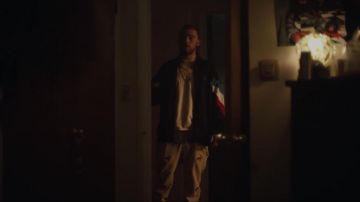 Pantalones de chándal usados por Fezco (Angus Cloud) en Euphoria (S01E02)