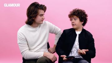 Noir/bleu veste portée par Gaten Matarazzo dans des Choses plus étranges " Joe & Gaten Donner des Conseils à des Inconnus sur Internet | Glamour