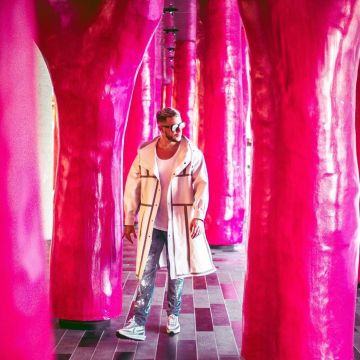 The white cloak of DJ Snake on his account Instagram