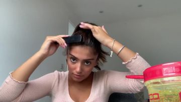 The hair brush used in the YouTube video Vidéo my fav 'glam' hair + makeup grwm