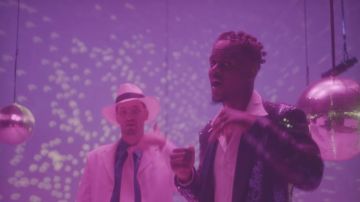 La veste à sequins noirs portée par Black M dans Black M - Dans mon délire (Clip officiel) ft. Heuss L'enfoiré, Soolking