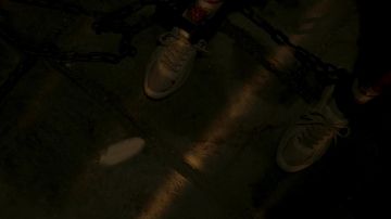 Hors de couleur blanc baskets de Cassidy (Joe Gilgun) dans Prédicateur (S04)