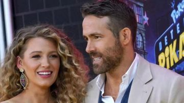 Les boucles d'oreille colorées de Blake Lively dans la vidéo YouTUBE Blake Lively debuts adorable baby bump at 'Pikachu' premiere