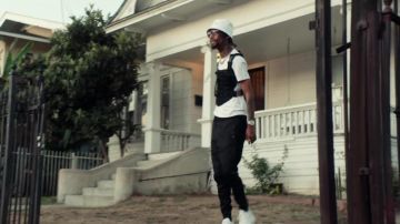 Ropa usada por PnB Rock en su hazaña de video musical Middle Child. XXXTENTACION