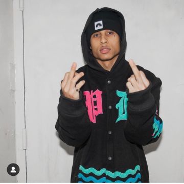 La chaqueta de Ateyaba en la cuenta de Instagram de @ateyaba.luv