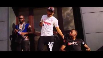 Le T-shirt Jeep de RK dans son clip avant