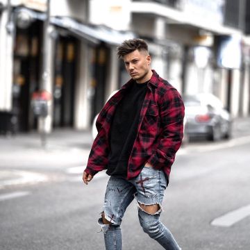 La chaqueta a cuadros de Arthur en la cuenta de Instagram de @artur__fit