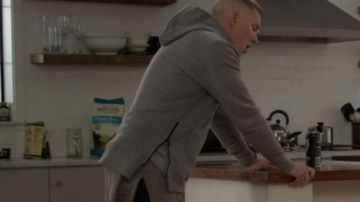 Grey jumper of Tommy Egan (Joseph Sikora) in Power (S02E10)