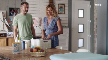 Vestido largo estampado de Chloé (Ingrid Chauvin) en Tomorrow Belongs to Us