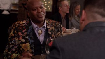 Rainbow floral blazer jacket worn by Ti­tus An­drome­don (Ti­tuss Burgess) in Unbreakable Kimmy Schmidt (S04E07)