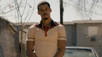 Polo usado por Manboy (Melvin Gregg) en Snowfall (S03E02)