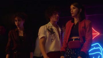 The sleeve eagle worn by Valerio (Jorge Lopez Astorga) in the series Elite S02E04