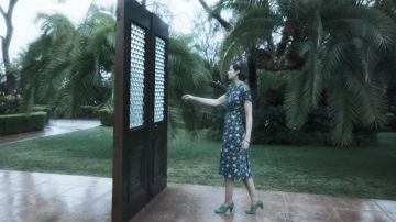 Robe portée par Gabrielle (Stephanie Corneliussen) dans la Légion (S03E03)