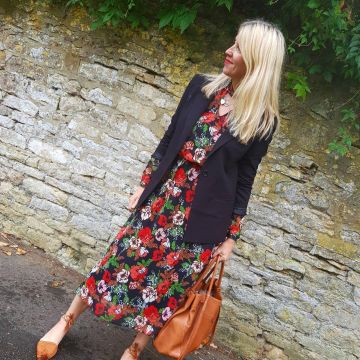Vestido floral usado por Michelle en su cuenta de Instagram @maison_abbott