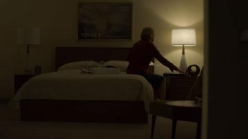 The post vintage of the Stockholm National Gallery with painting of William Turner in the room of Wendy Carr (Anna Torv) in Mindhunter (S02E08)