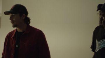 The shirt is thick red Nekfeu in The Stars Wandering