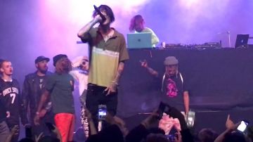 Camisa verde amarilla usada por Lil Peep para su actuación en vivo de WitchBlades con Lil Tracy (Live in Santa Ana, 4/29/17)