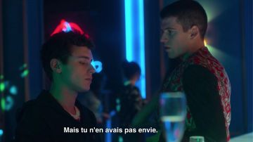 The jacket pattern red, black sleeves de Guzman (Miguel Bernardeau) in Elite (S02E06)