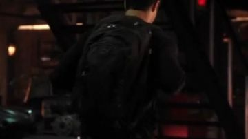 The backpack of Walter O'brien (Elyes Gabel) in Scorpio (S02E11)