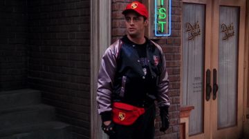 Porsche Veste portée par Joey Tribbiani (Matt LeBlanc) comme on le voit dans les Amis (S06E05)