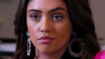 Blue Round Chain earrings worn by Kimmy Stitcher (Clara Wilsey) in Tall Girl