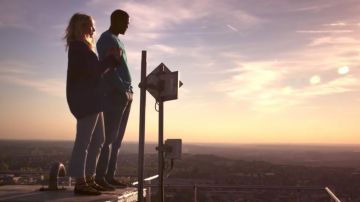 Les ballerines multi-brides portées par Lisa (Chloé Jouannet) dans Banlieusards
