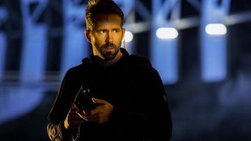 Black jacket with hood worn by One (Ryan Reynolds) in 6 Underground