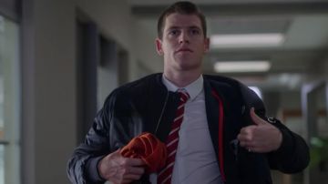 The bomber Lacoste worn by Guzman (Miguel Bernardeau) in the series Elite